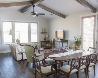 Pristine Farmhouse in the Heart of Lodi Wine Country - Acampo - Sala de jantar