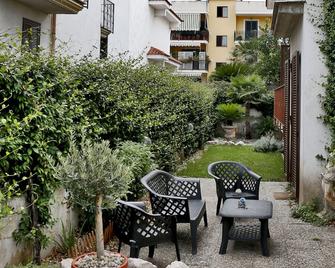 Villa Nancy Camere & Appartamenti - Nola - Patio