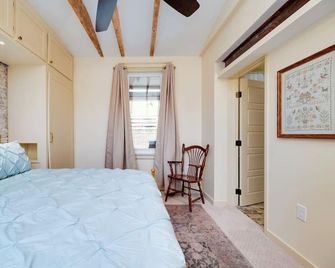 Charming 5 Bedroom Fully Renovated Historic Home - Reading - Habitación