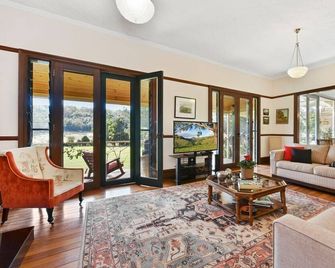 'Old Byora Vineyard' | Luxury Homestead | Sleeps 10 | 5 mins from Wollombi - Wollombi - Sala de estar