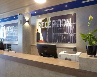 MD 7 Hotel Cirebon - Cirebon - Recepción