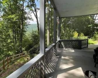 Lovely 1-bedroom, 1100 sqft apartment, patio in forest, beautiful Blue Ridges - Blairsville - Balkon