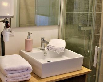 Le Flamingo - Wifi - 400m centre Pontivy - Pontivy - Bathroom