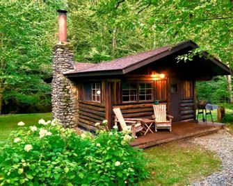 Romantic Getaway near White Mountain National Forest in Lisbon, New Hampshire - Lisbon - Patio