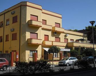 Residence Hotel Vittoria - Tirrenia - Будівля