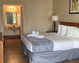 Altamonte Springs Hotel and Suites - Altamonte Springs - Bedroom