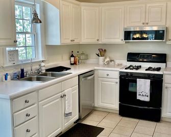 Walking distance to downtown/beautiful mountain views. - West Jefferson - Cucina