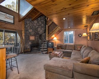 View of Golf Course & Mt. Bachelor, Bikes, Near Village Mall - Sunriver - Sala de estar