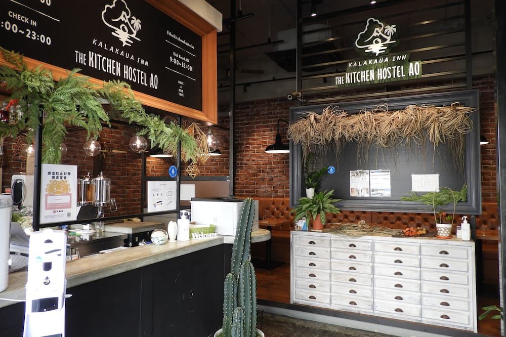 Kalakaua Inn the Kitchen Hostel Ao - נאהא - דלפק קבלה