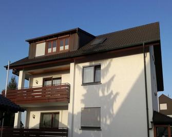 Ferienwohnung, 85qm, 1 Schlafzimmer, max. 4 Personen - Rastatt - Bâtiment
