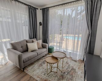 George Lodge International - George - Sala de estar