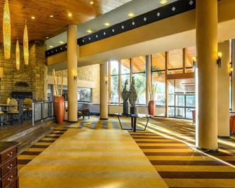 Travel Destination! Spacious Suite, Free Parking, Onsite Spa Center & Pool! - Maseru - Lobby