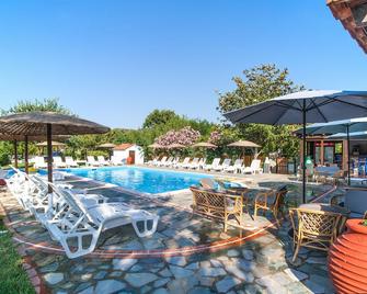 Pension Strawberry - Platanias - Uima-allas