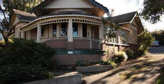 Manor House Backpackers - Dunedin - Toà nhà