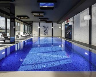 Mövenpick Living Istanbul Camlivadi - איסטנבול - בריכה