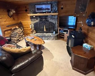 Sugarloaf Area/ Spectacular Upscale Log Home - Kingfield - Wohnzimmer