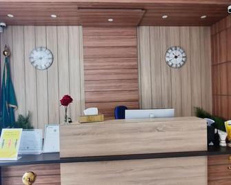 Golden Tulip Abha Hotel - Abha - Front desk