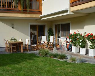 Apartment with beautiful terrace to relax - Fügen - Patio