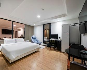 Pyeongtaek Bene Hotel - Pyeongtaek - Habitación