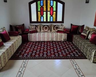 3-bedroom townhome in wonderful Tahnaout with WiFi - Tahannout - Lounge