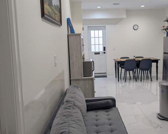 Modern Comfort - Minimal Style - Elmont