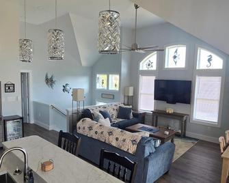 Casa De Playa, New Construction 4-BR Home minutes from the beach in Avon - Avon - Living room