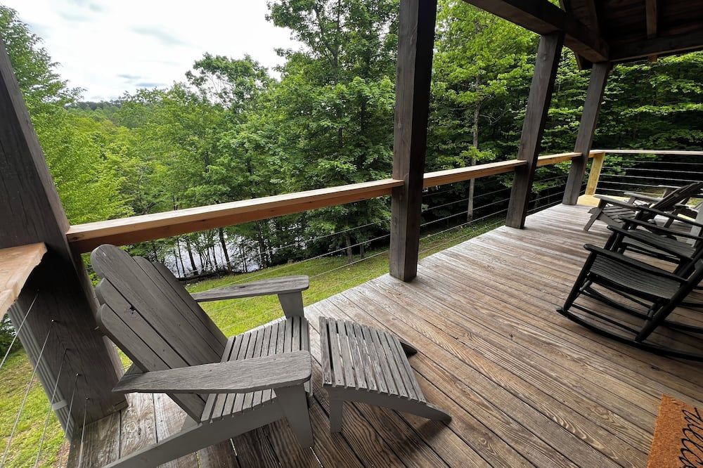 Merry Mammoth Cabin on 16 Acres with Hiking Trails and Direct Nolin Lake Access - Mammoth Cave - Balcony