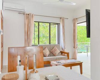 Palm Holiday Apartments - Grand'Anse Praslin - Pokój dzienny