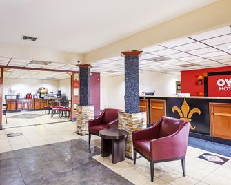 OYO Hotel Port Allen La - Port Allen - Лоббі