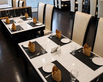 The Regaal - 5 mins from Railway Station - Jalgaon - Restaurant