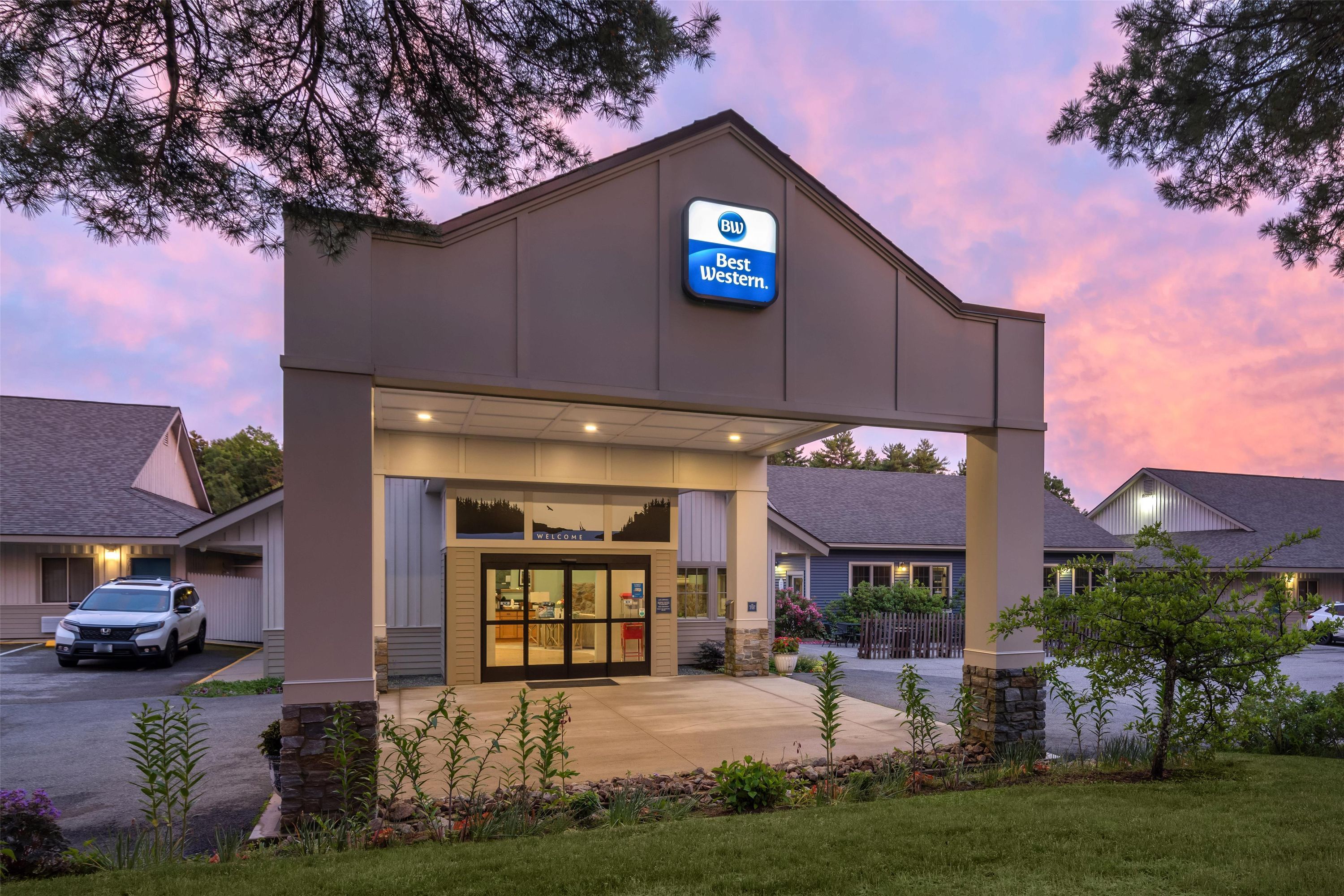 Best Western Acadia Park Inn - בר הארבור - בניין