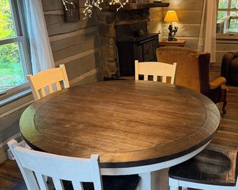 Cozy Cabin, Firepit, Lake Nearby - Tazewell - Dining room
