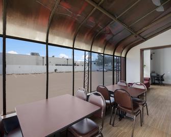 Econo Lodge near The Domain - The Arboretum - Austin - Restaurant
