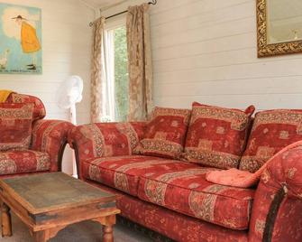 The Cabin, Lowley Brook Farm - Launceston - Living room