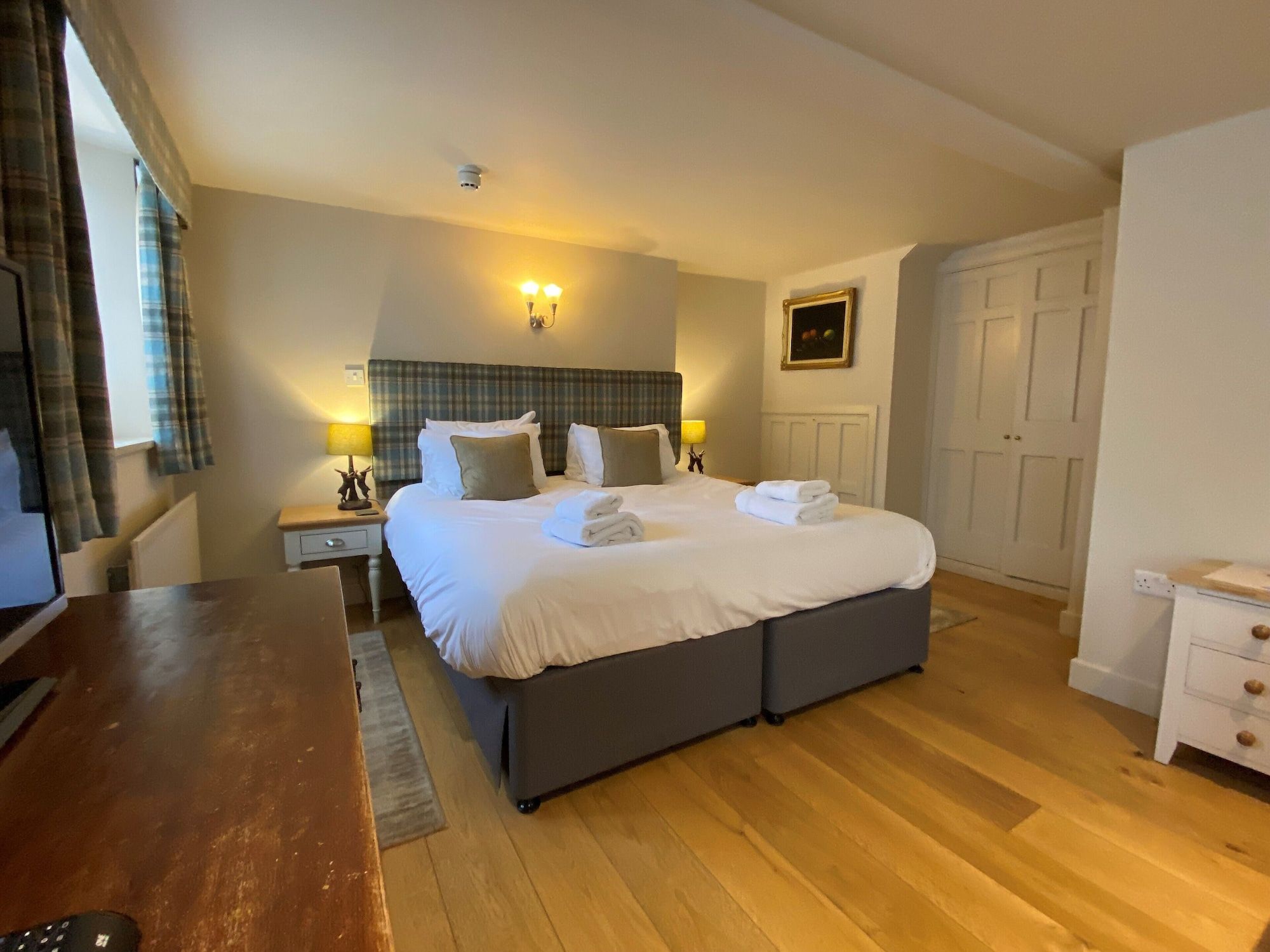 The Red Lion & Manor House