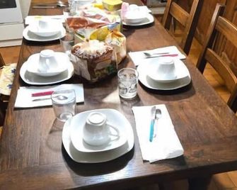 Goutanou Chambre 3 - Châtillon-en-Michaille - Dining room