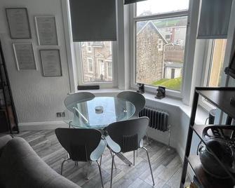 Isle of Bute Blissful Retreat- Stunning 3 Bed Flat - Rothesay - Comedor