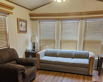 Gecko House - Thompson Springs - Living room