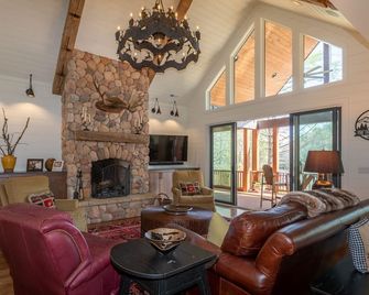 Welcome to A Little Bit O' Heaven! - Lake Toxaway - Sala de estar