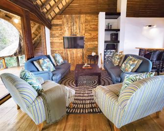 Sonhengu Self-Catering Lodge By Dream Resorts - Hluhluwe - Soggiorno