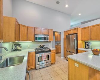 Cozy Whitehall Hideaway w/ Hot Tub + Chiminea! - Whitehall - Кухня