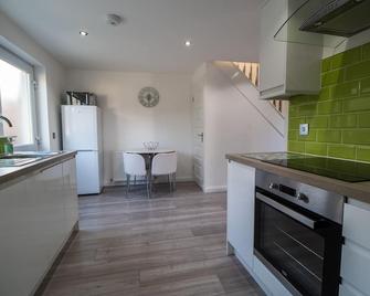 Alma Villa - Falkirk - Kitchen