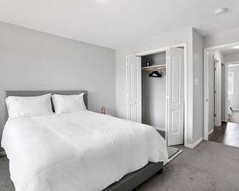 Modern 2 Bedroom Condo! When Luxury & Comfort Meet! - Dolton - Bedroom