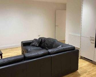 Wellington Royal Artillery Apartment - London - Living room