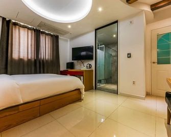 Hotel Some - Daejeon - Bedroom