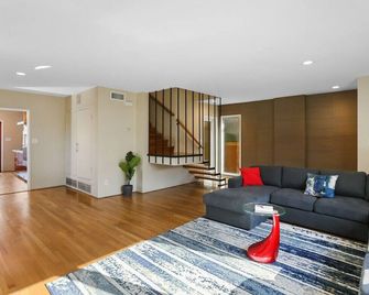 Luxury Beach House W Jacuzzi, Bbq, 2 Parking Space - לונג ביץ' - סלון