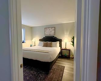 Simple, Comfy Living - Furnished 1br Pad - Chicago - Bedroom