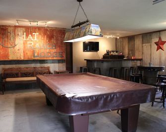 Hat Ranch Lodge. Perfect For A Large Group Or Multiple Families. No Cleaning Fee - Ponca City - Bar
