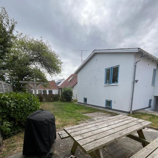 Cozy 3 BR Garden Apartment with Parking – Frederikshavn