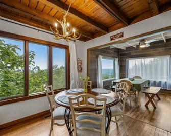 Luxury in the Mountains Ruby's Roost Home & Loft - Mentone - Sala pranzo